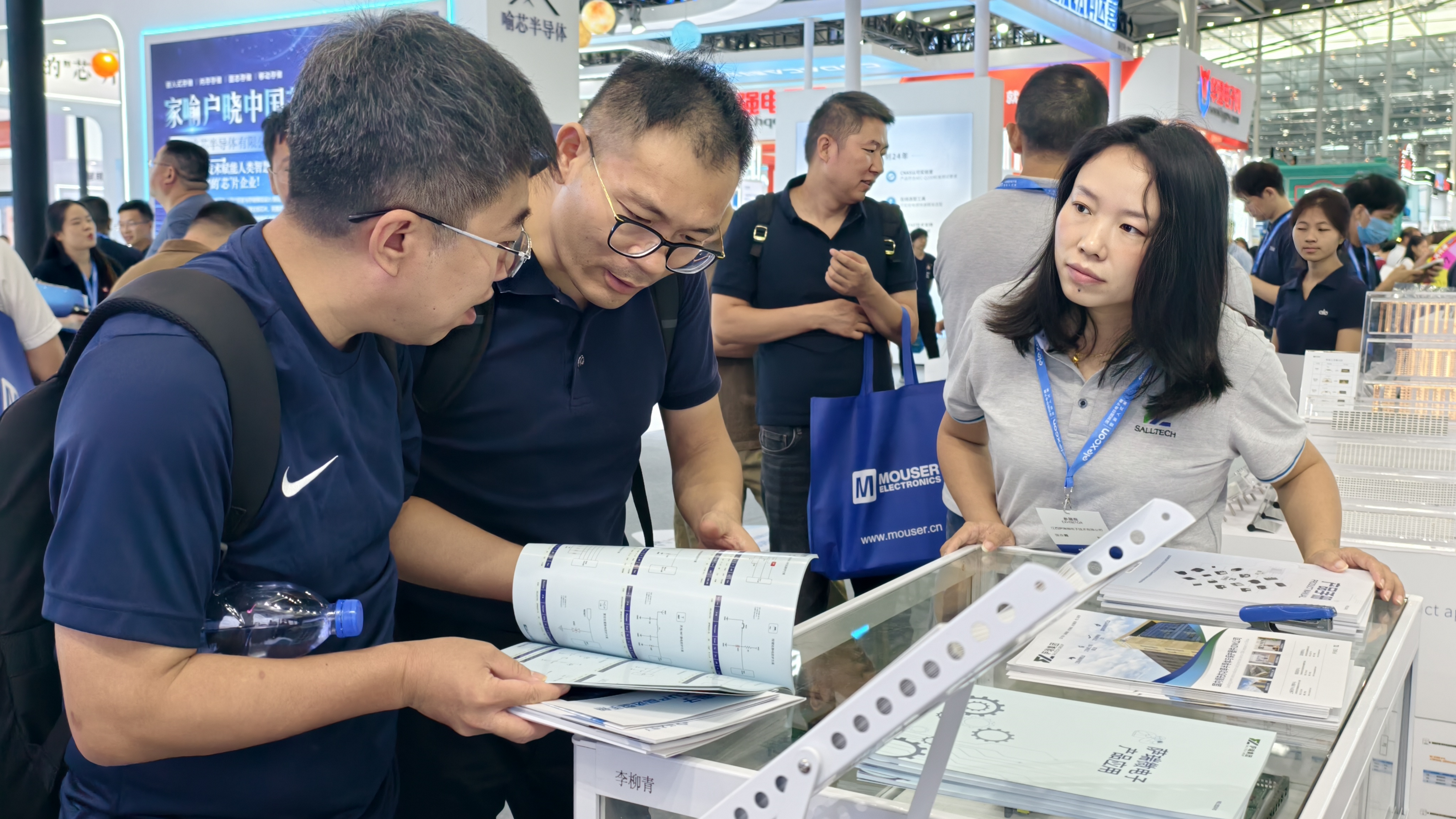 榮耀收官！江西樂天使微電子閃耀 2025 深圳電子展并榮獲年度大獎(jiǎng)